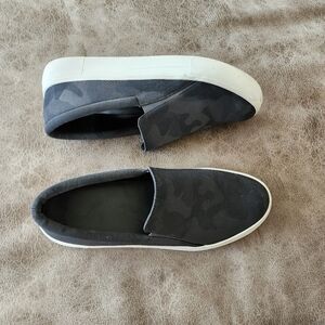 Vince Camuto Korli 2 Camo Slip-On